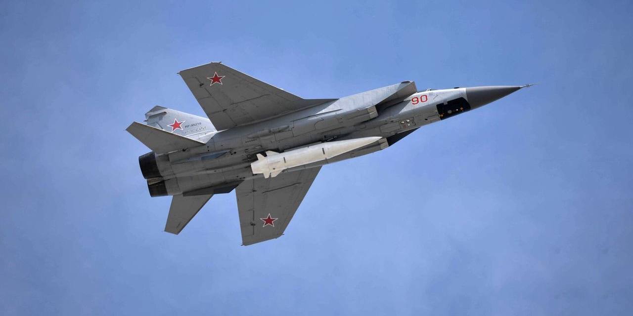 кинжал гиперзвуковая ракета. миг 31 с ракетой кинжал. миг-31 бм кинжал. миг-31 с кинжалом. миг-31 бм кинжал.